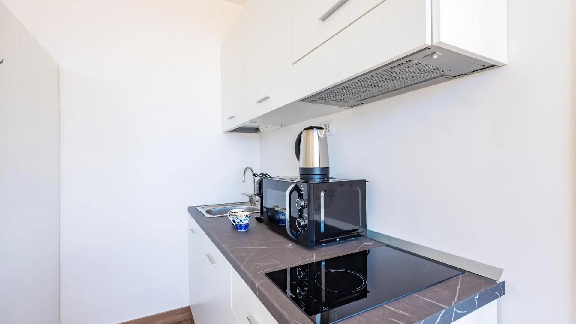Apartment Chiave Di Fuga By Napoliapartments Italy